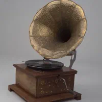 گرامافون سالم با قدمت بالا