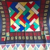 یک روسری بسیار شیک قواره بزرگ