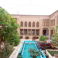 هتل سنتی و بوتیک هتل رشدیه