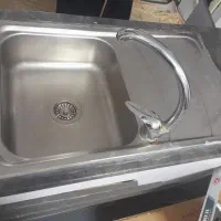 سینک ظرفشویی همراه با شیر