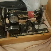 چرخ خیاطی دستی قدیمی وپدال برقی هم دارد