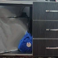 میز مطالعه و کامپیوتر و صندلی