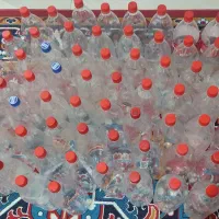 بطری کوچک و بزرگ نوشابه و دبه و جار