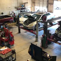 استخدام نیروی کار آقا در کارگاه مکانیکی خودرو