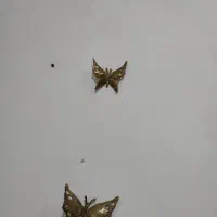 پروانه و مجسمه برنز