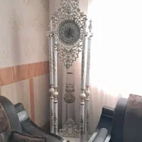 ساعت ایستاده آنتیک کرم مایل به طلایی