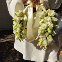 دسته گل عروس رز مینیاتوری. گل فراموشم نکن