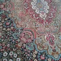 فرش و پشتی و کناره همگی ست