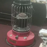 چراغ نفتی و توست و یک کپسول گاز