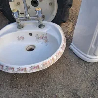 روشویی همراه شیر