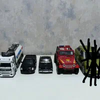 تعدادی ماکت ماشین فلزی