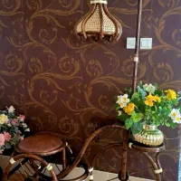 آباژور و میز تلفن