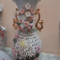 دوعدد گلدان انتیک ایتالیایی و یک مسجه ی چینی
