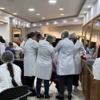 یه دفتر دار برای کار اداری و جواب دادن به تلفن