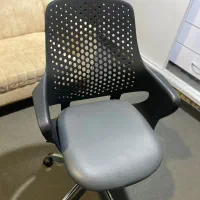 صندلی مینیمال و ارگونومیک