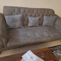 مبل سه نفره راحتی ومیز تلویزیون