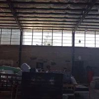 300متر سالن ارتفاع بلند آب و برق و گاز و..