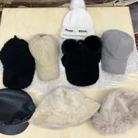 تعدادی کلاه ۴تاش اصلا استفاده نشده نو نو