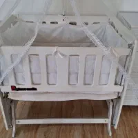 تخت و گهواره نوزاد