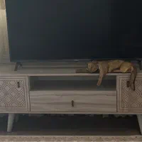 میز تلویزیون و آینه کنسول