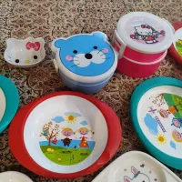 تعدادی ظروف غذای کودک نو و در حد نو|ظروف نگهدارنده، پلاستیکی، یک‌بارمصرف|کرج, عظیمیه|دیوار