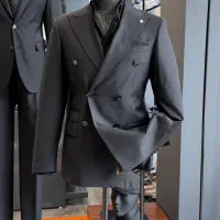 فروشنده حرفه ای کت شلوار