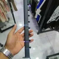 مانکن زنانه و تعدادی چوب رخت لباس و چوب رخت شلواری|فروشگاه و مغازه|شیراز, شهرک قمشه|دیوار