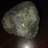 شهاب سنگ که دورن سنگ تیکهایی فلز|جواهرات|اندیشه, اندیشه فاز ۱|دیوار