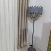 آباژور ایستاده