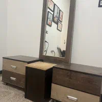 عسلی و آینه قدی و صندلی میزآرایش