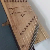 سنتور نو با میز سنتور و مضراب و پایه نت
