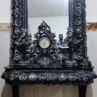 آینه  آیینه وشمعدان تمیز  باساعت شیک ۳ونیم