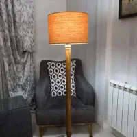 آباژور ایستاده
