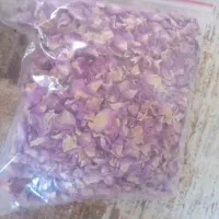 حدود نیم کیلو گل محمدی