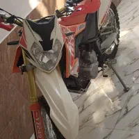 یک دستگاه موتور۲۵۰