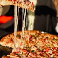 پیتزا خانگی خوشمزه ارسال میکنم  از ۱۲ ظهر تا ۲  شب