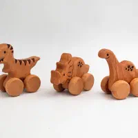 اسباب بازی و دکوری دایناسور چوبی