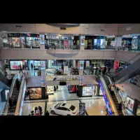 ۲۴ متر مغازه به همراه ۷ متر انباری