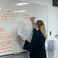 آموزش زبان برای سنین کودک نوجوان و بزرگسال