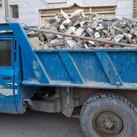 نیسان کمپرسی حمل نخاله ماسه شن پوکه با کارگر