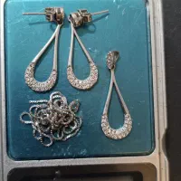 گردنبند و گوشواره نقره|جواهرات|بومهن, |دیوار