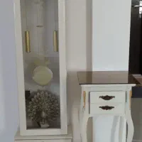 میزتلفن و ساعت ایستاده