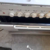 یک عدد فر گاز سالم