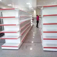 قفسه وسط فروشگاهی