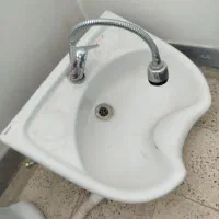 روشویی سالم و پایه سشوار نو