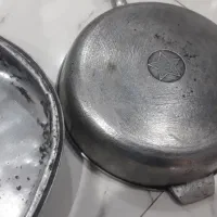 سه عدد ماهیتابه با دو قابلمه روی