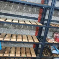 تعدادی استند چوبی زیر قیمت