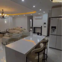 میز کانتر به همراه چهار عدد صندلی