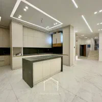 ۲۶۰ متر با ۱۲۰ متر حیاط اختصاصی