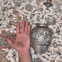 گلدان قلم زنی نقره۸۴ مهر محمدبقی کاره دست|کلکسیون اشیاء عتیقه|تهران, شهرک نفت|دیوار